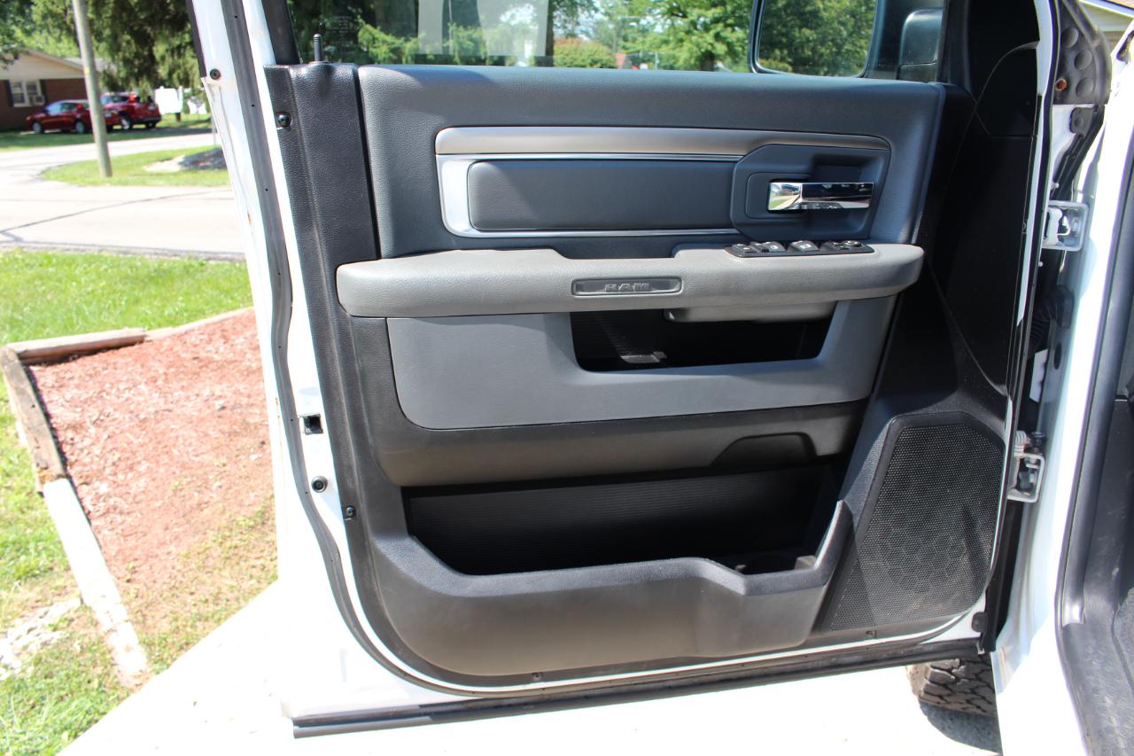 RAM 1500 Big Horn Crew Cab 4WD 2016