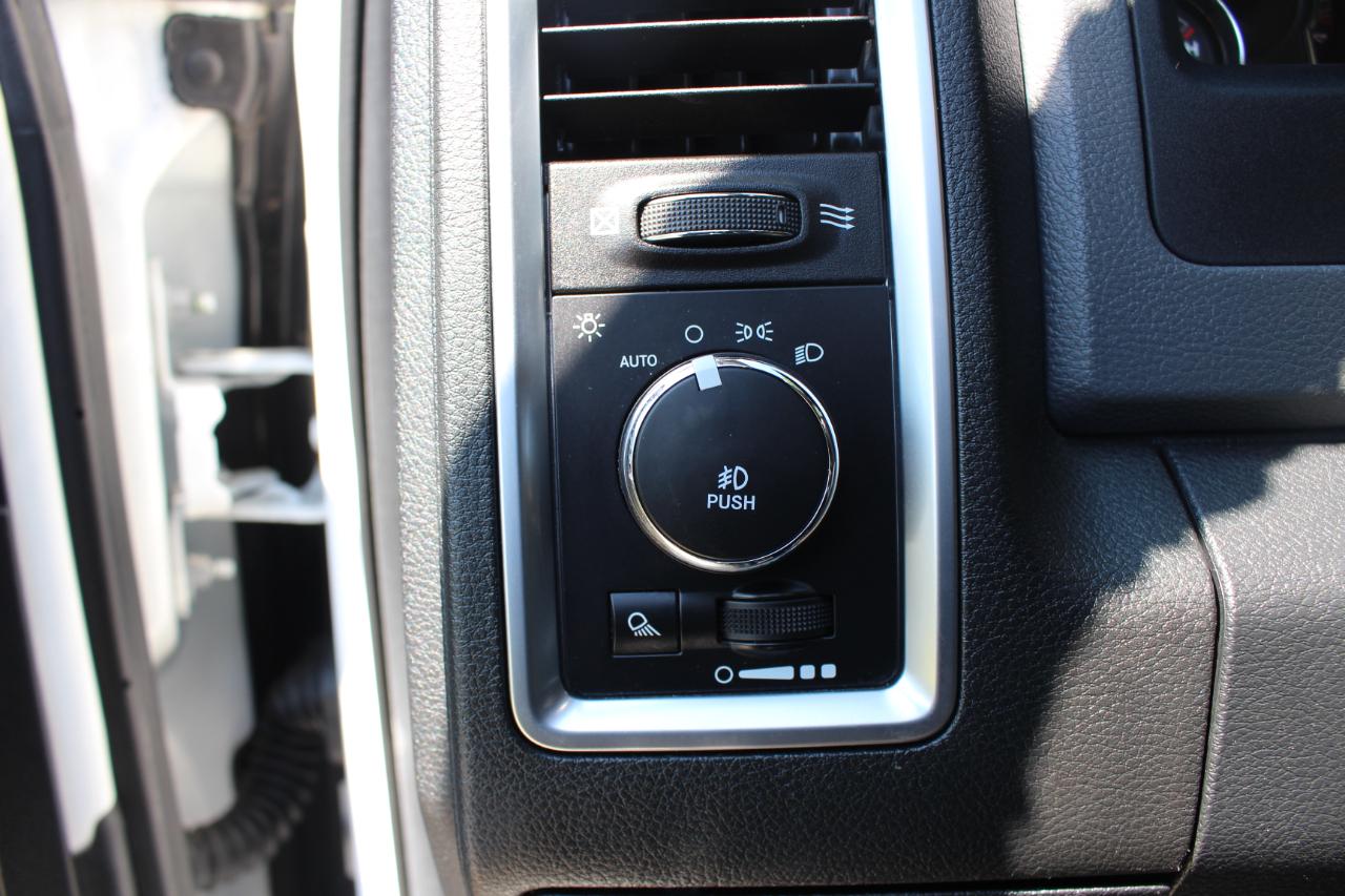 RAM 1500 Big Horn Crew Cab 4WD 2016