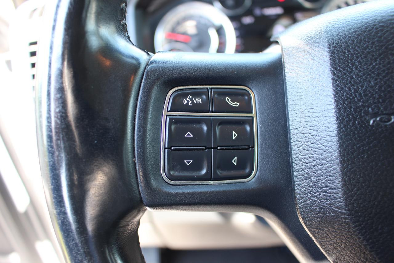 RAM 1500 Big Horn Crew Cab 4WD 2016