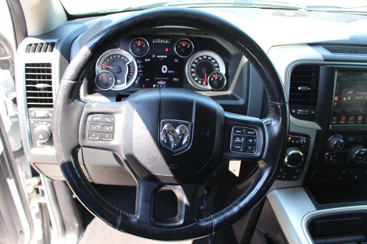 RAM 1500 Big Horn Crew Cab 4WD 2016