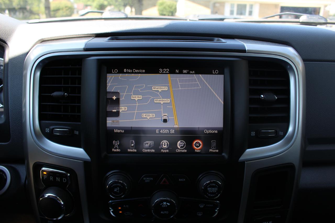 RAM 1500 Big Horn Crew Cab 4WD 2016