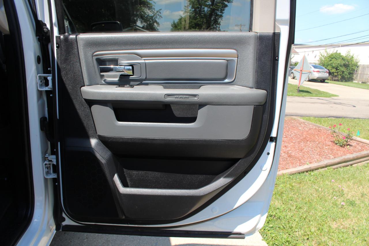 RAM 1500 Big Horn Crew Cab 4WD 2016