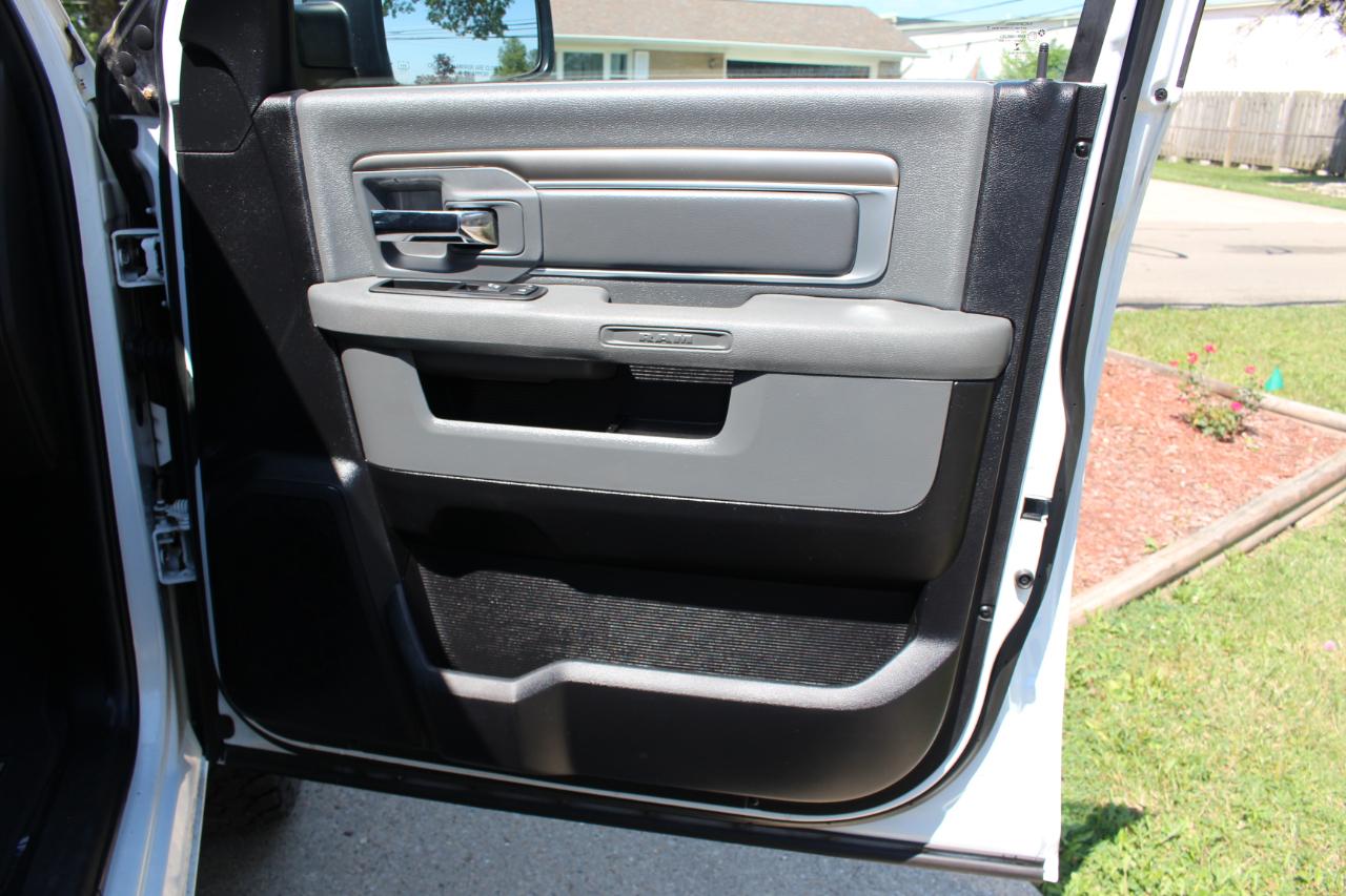 RAM 1500 Big Horn Crew Cab 4WD 2016