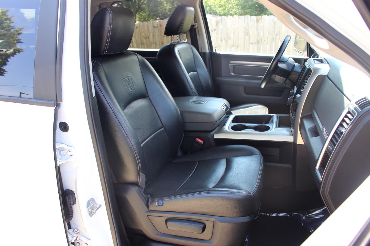 RAM 1500 Big Horn Crew Cab 4WD 2016