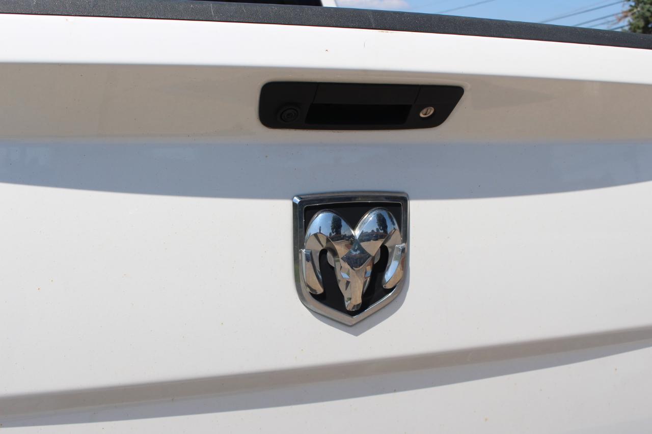 RAM 1500 Big Horn Crew Cab 4WD 2016