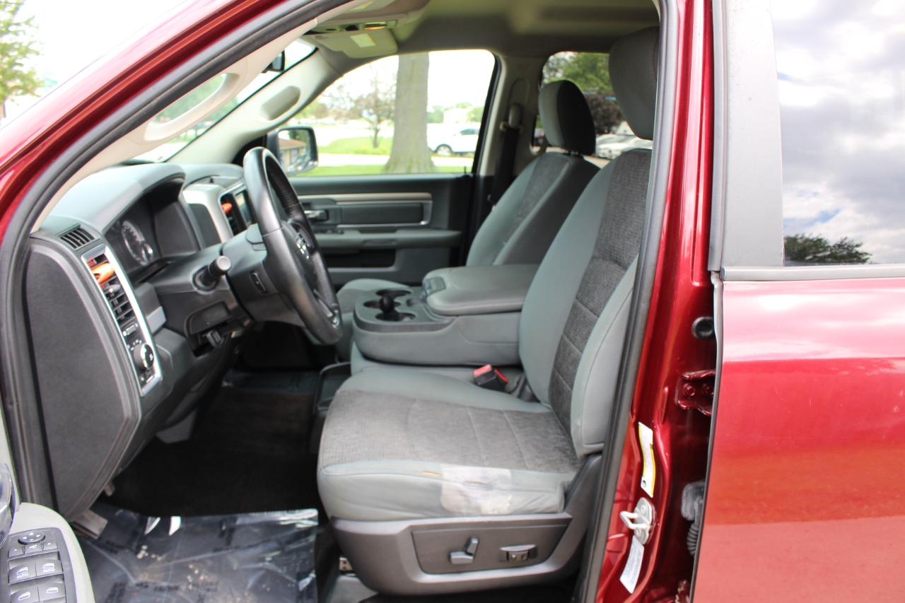 RAM 1500 Big Horn Crew Cab SWB 4WD 2016