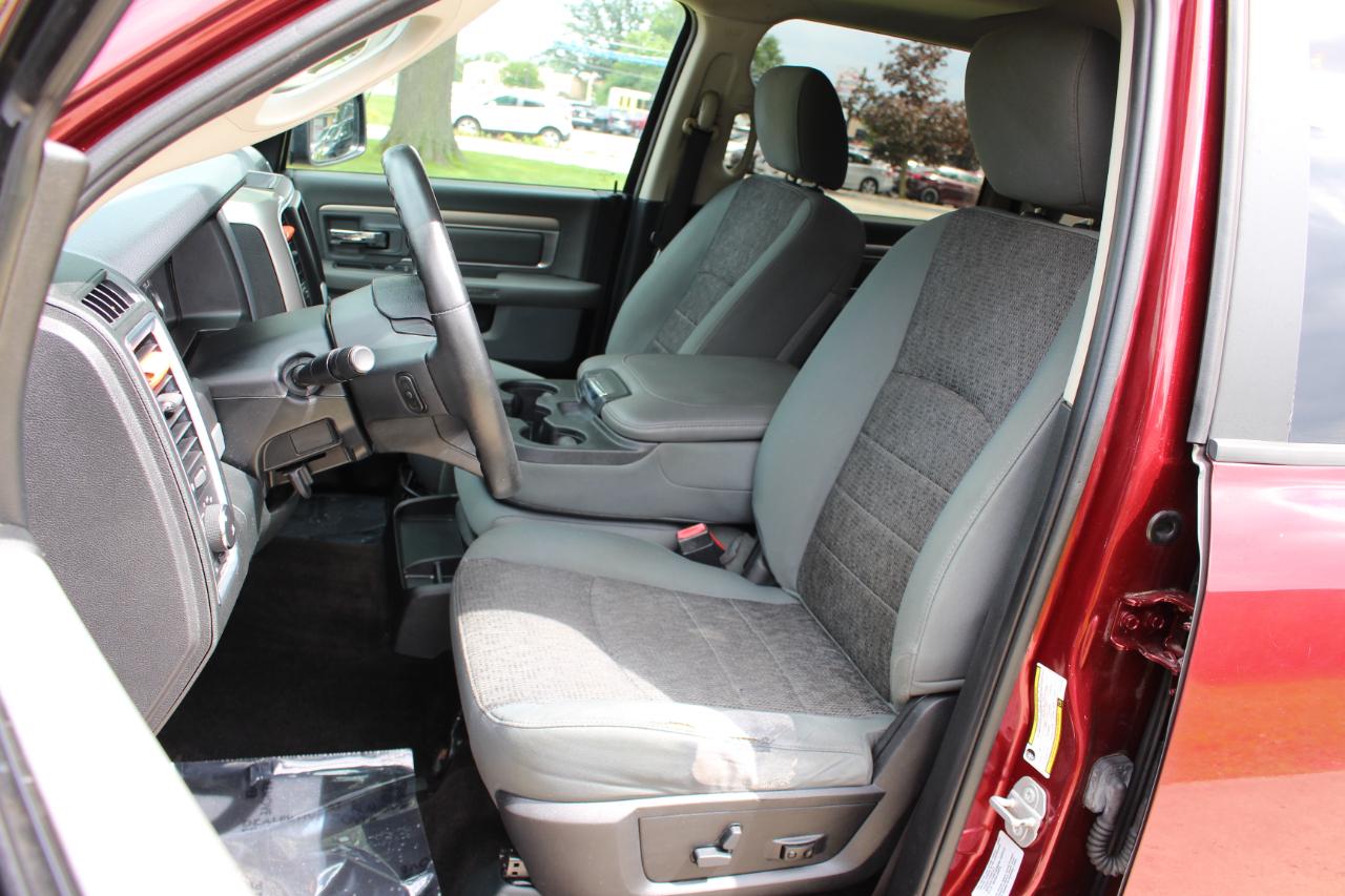 RAM 1500 Big Horn Crew Cab SWB 4WD 2016