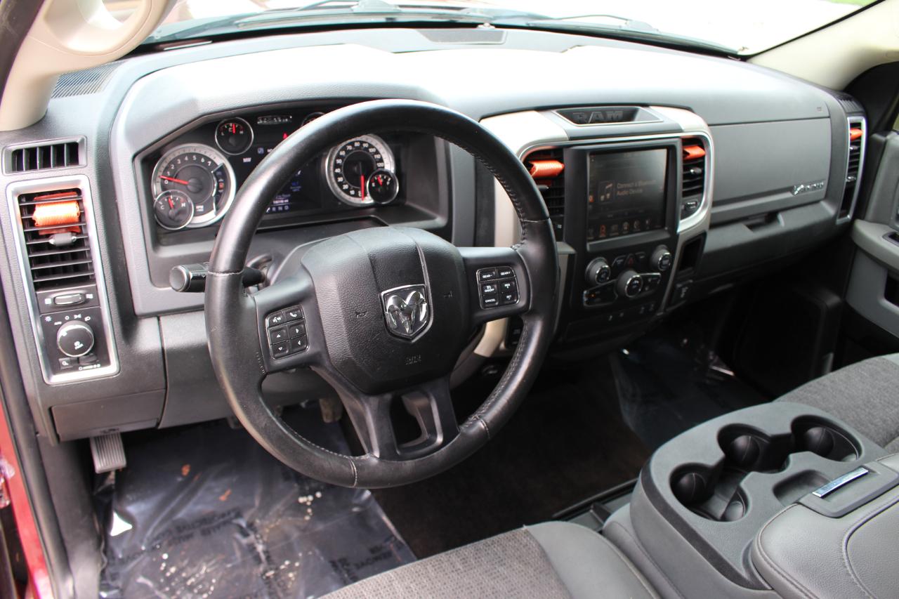 RAM 1500 Big Horn Crew Cab SWB 4WD 2016