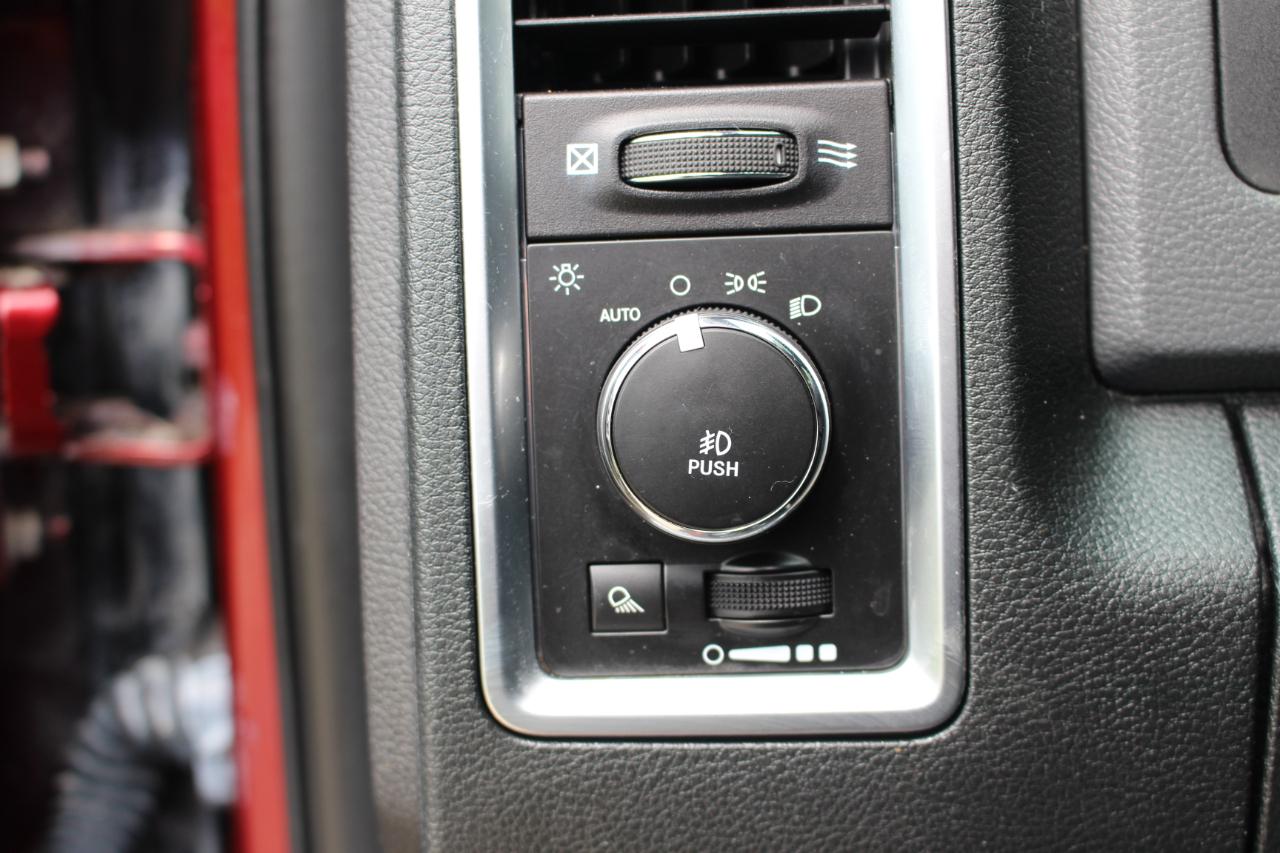 RAM 1500 Big Horn Crew Cab SWB 4WD 2016