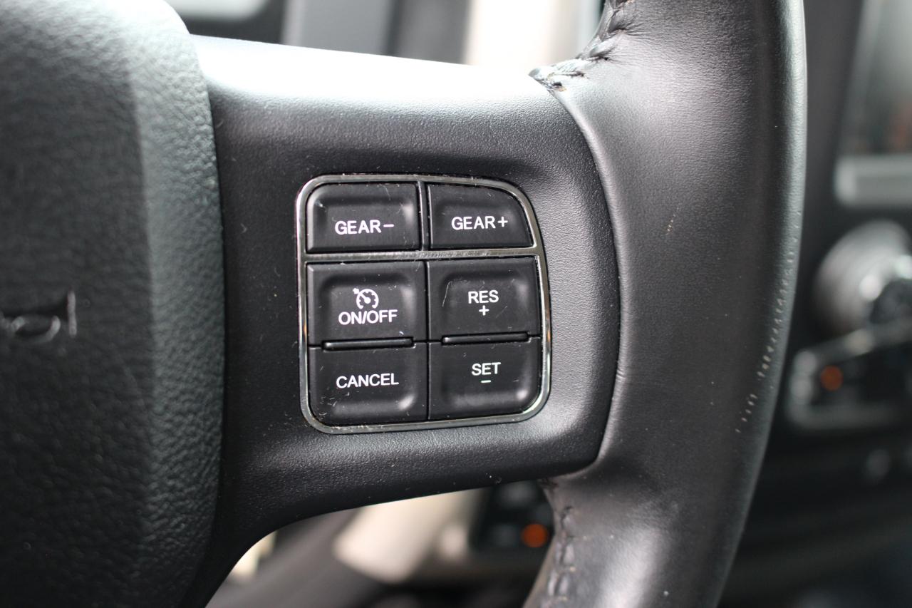 RAM 1500 Big Horn Crew Cab SWB 4WD 2016