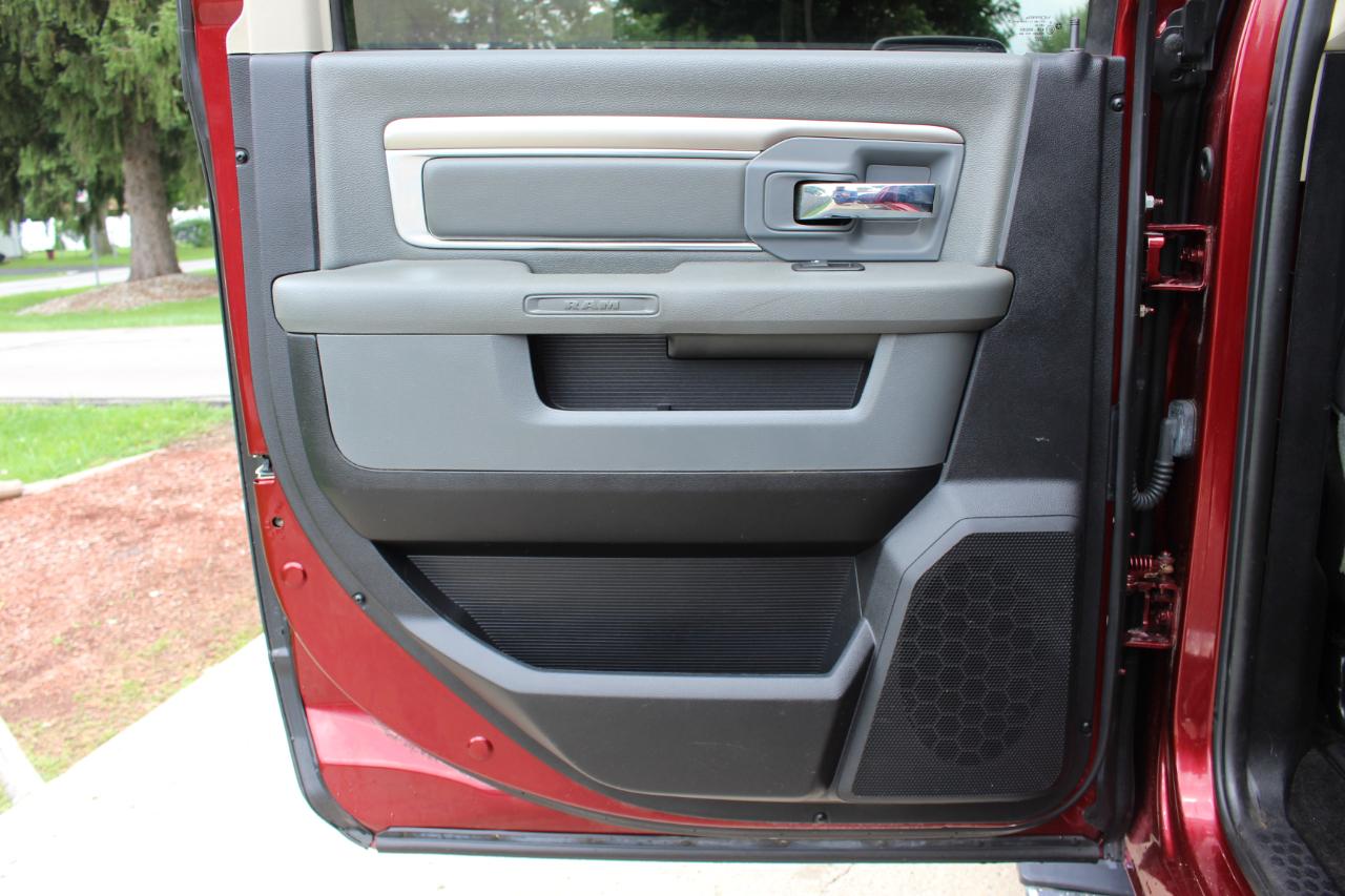 RAM 1500 Big Horn Crew Cab SWB 4WD 2016