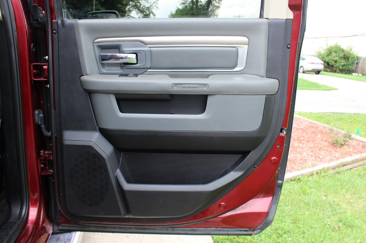 RAM 1500 Big Horn Crew Cab SWB 4WD 2016