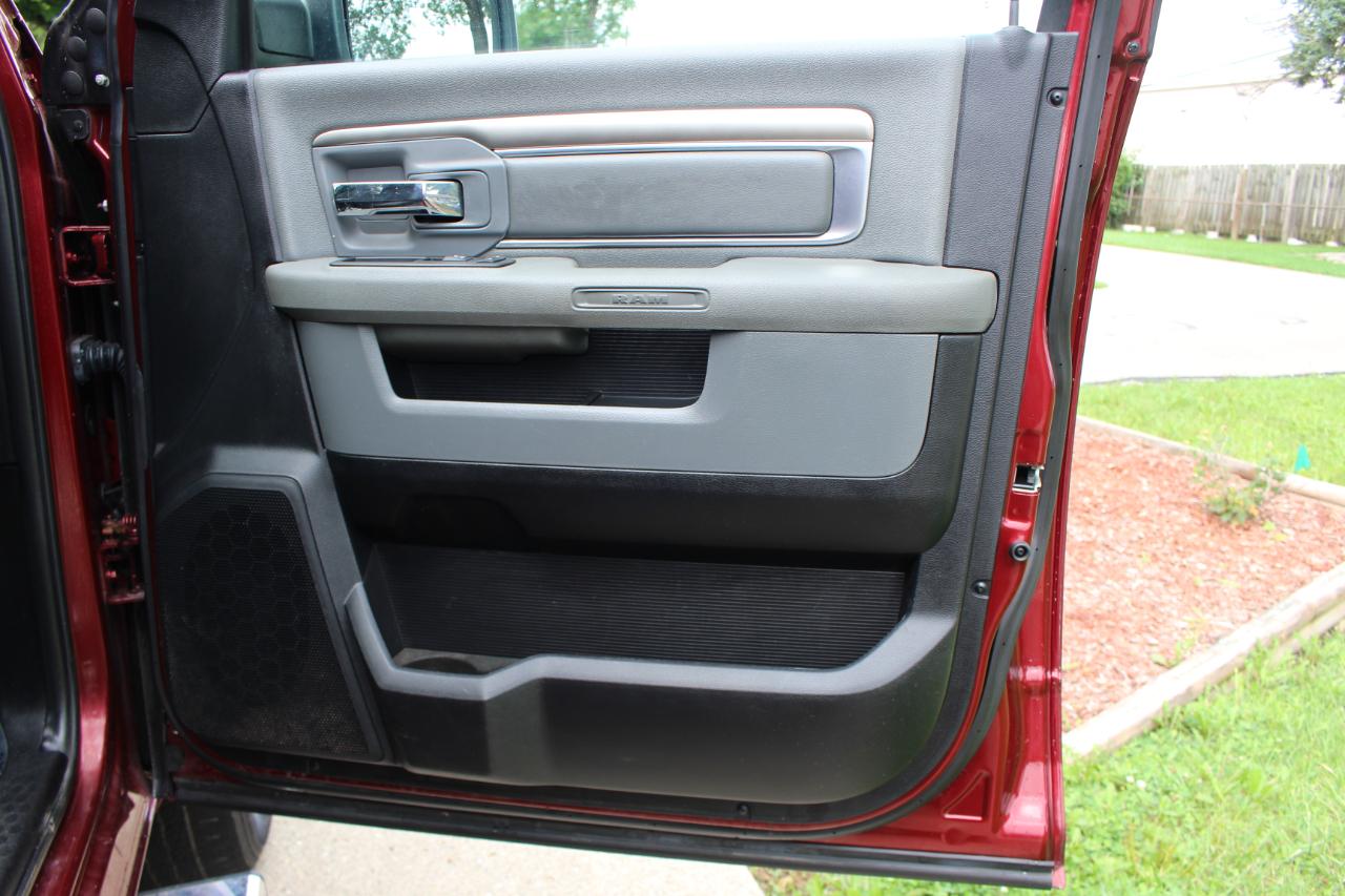 RAM 1500 Big Horn Crew Cab SWB 4WD 2016