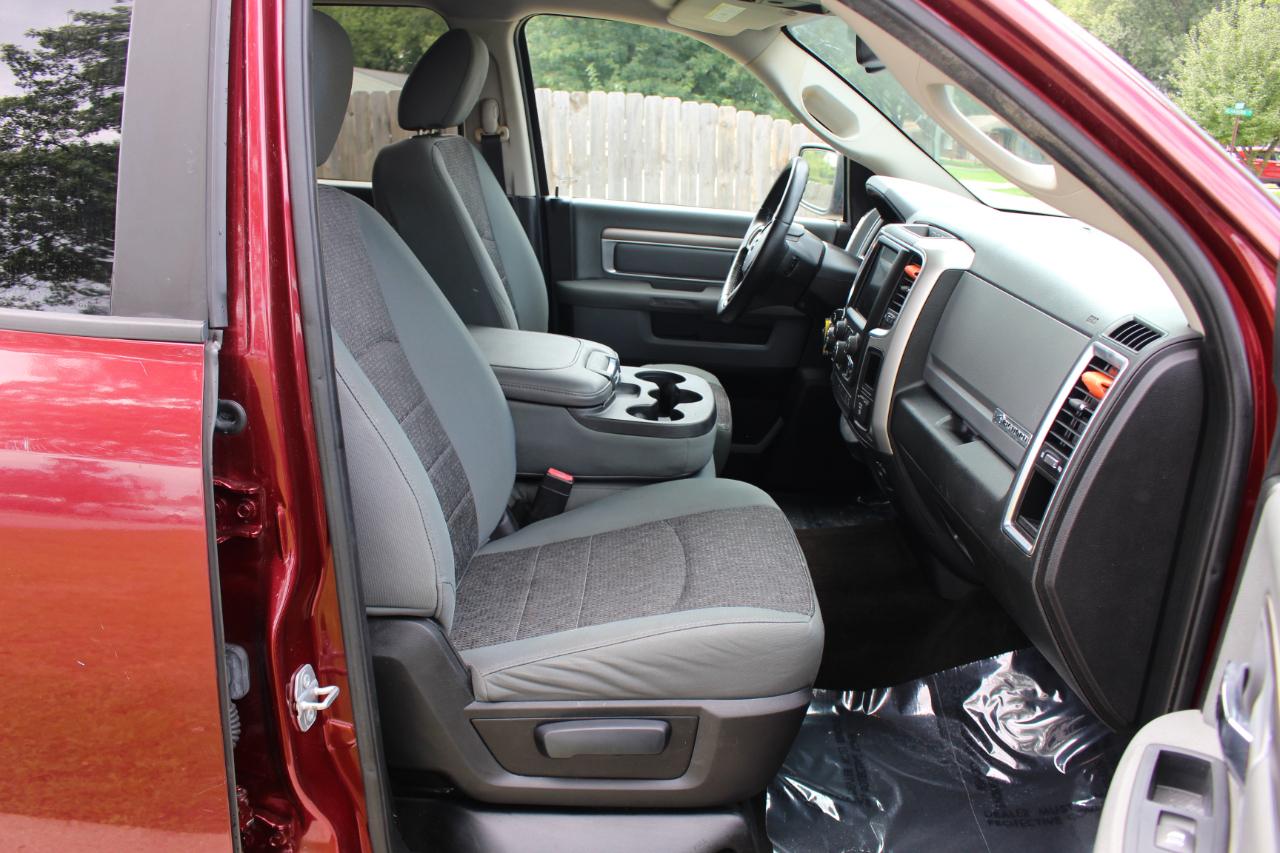 RAM 1500 Big Horn Crew Cab SWB 4WD 2016