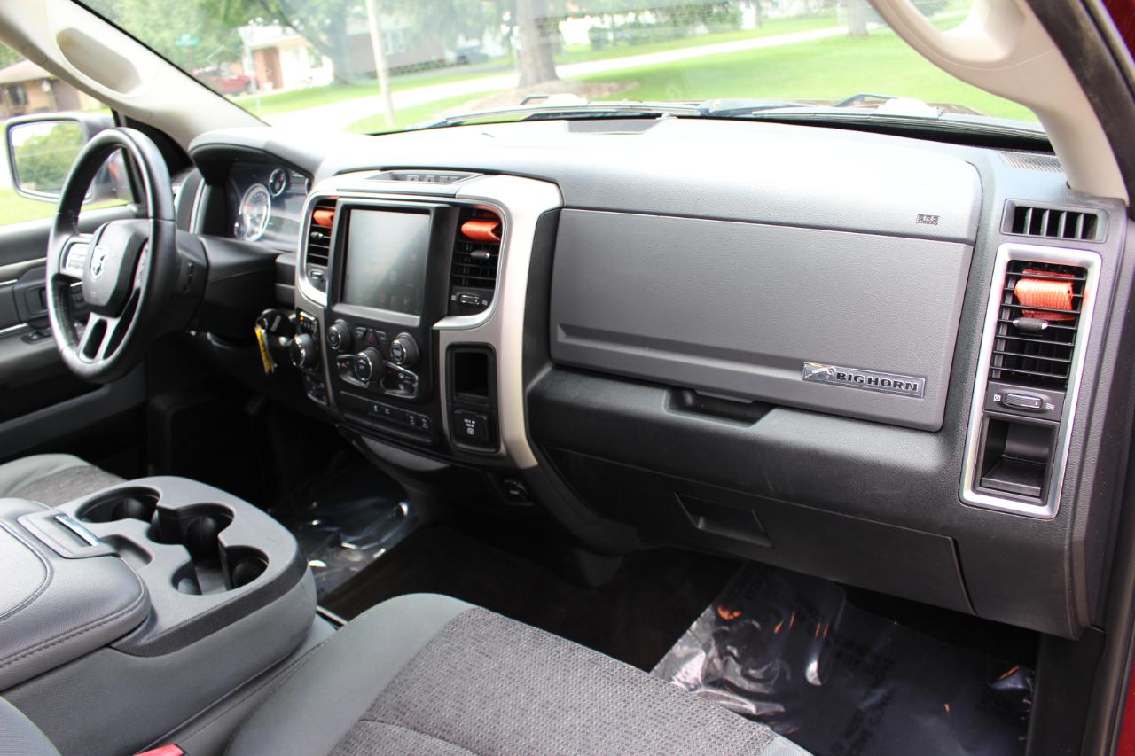 RAM 1500 Big Horn Crew Cab SWB 4WD 2016