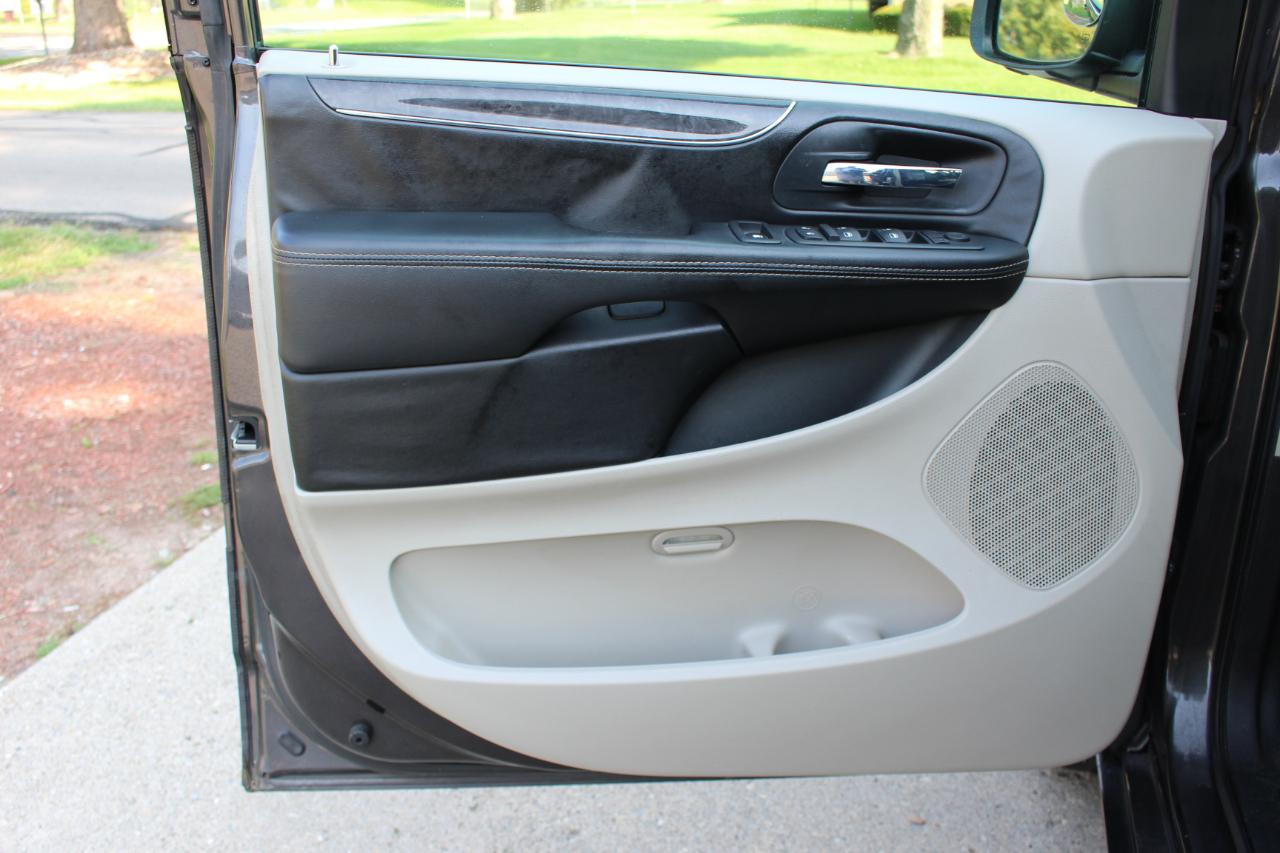 Chrysler Town & Country Touring 2016