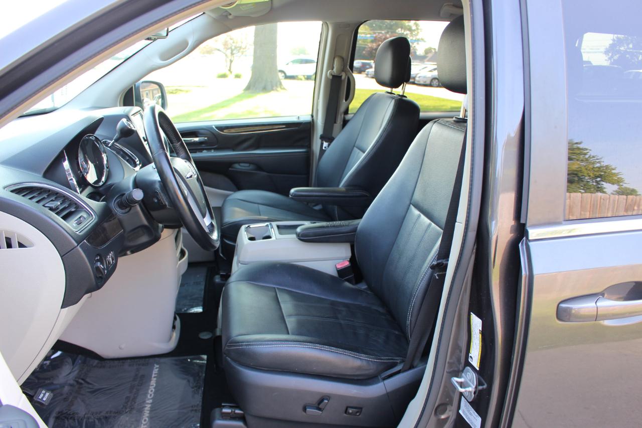 Chrysler Town & Country Touring 2016
