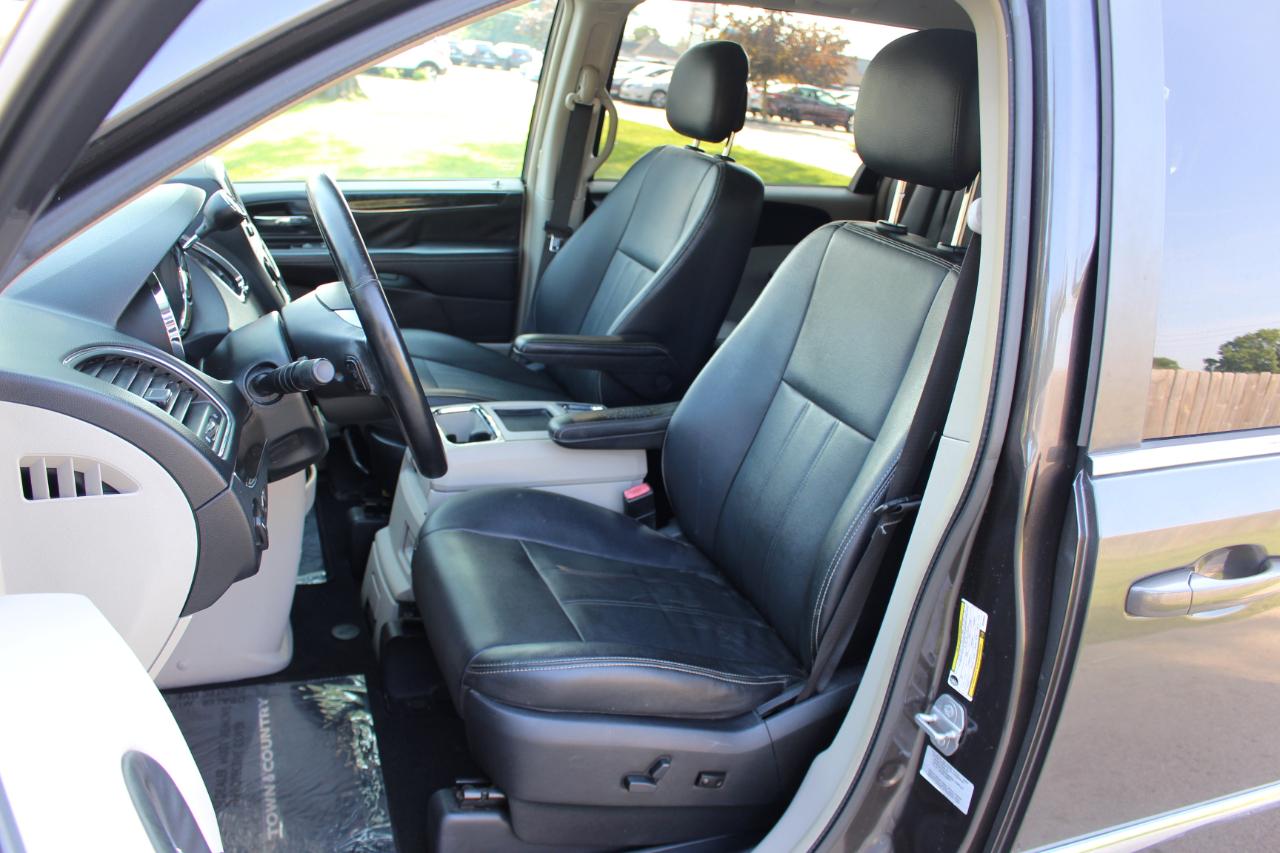Chrysler Town & Country Touring 2016