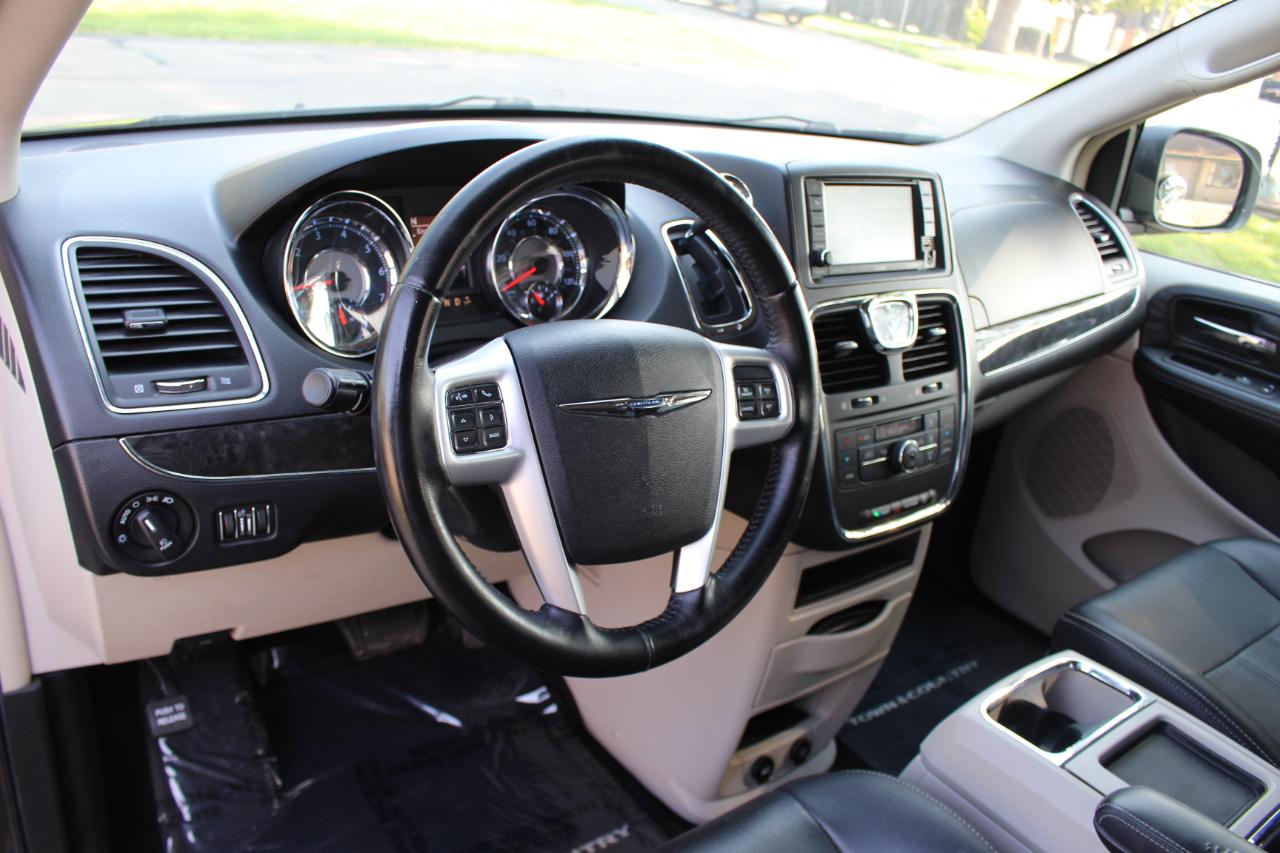 Chrysler Town & Country Touring 2016