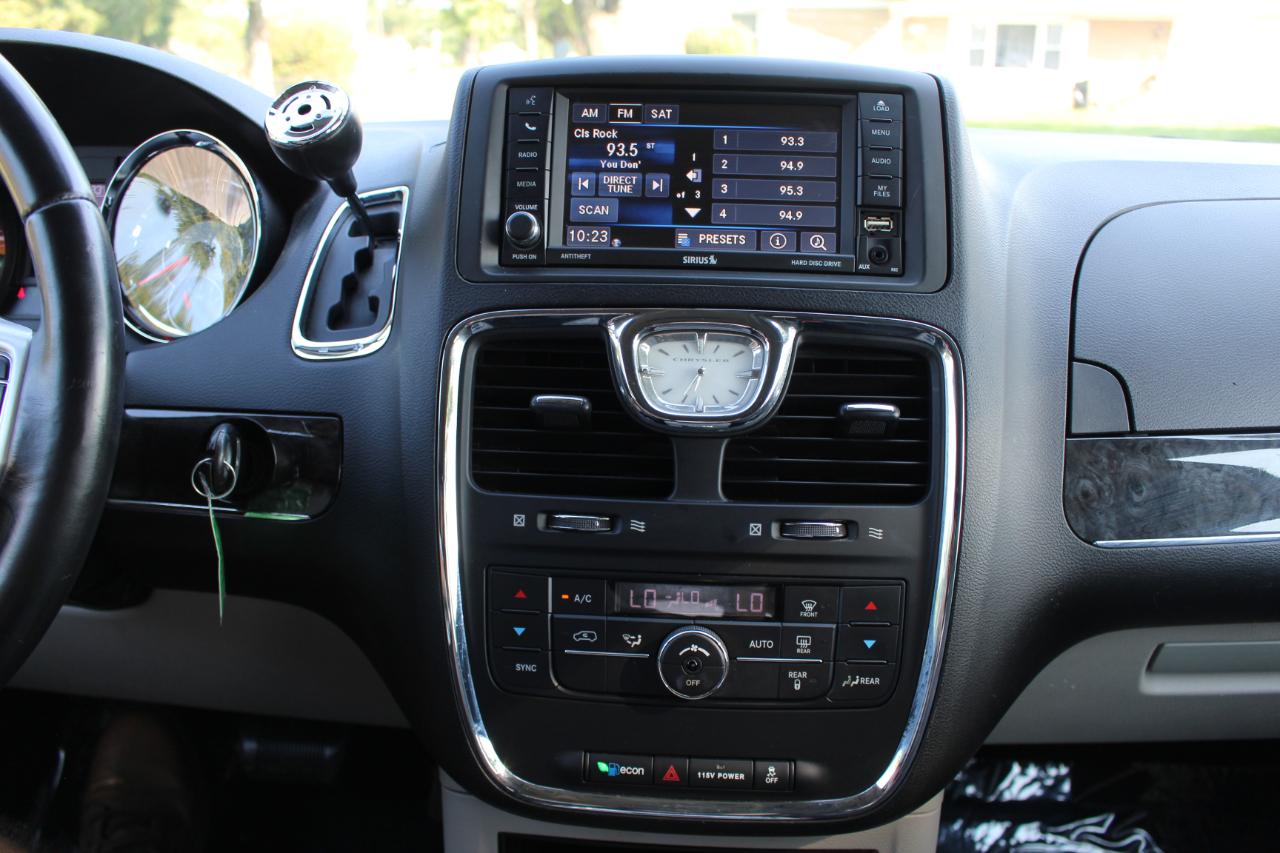 Chrysler Town & Country Touring 2016