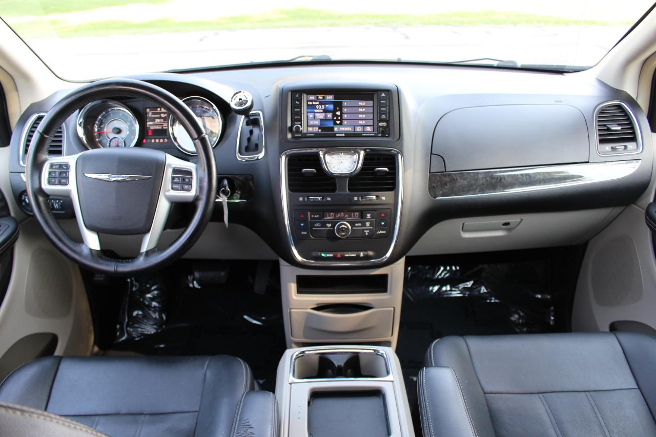 Chrysler Town & Country Touring 2016