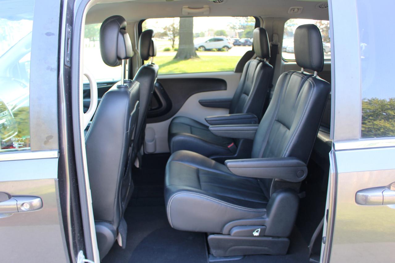 Chrysler Town & Country Touring 2016