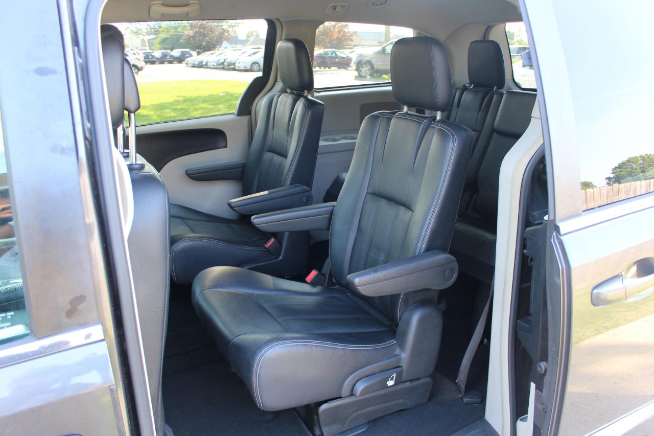 Chrysler Town & Country Touring 2016