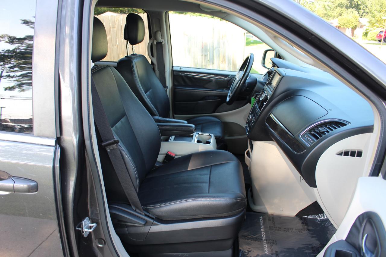 Chrysler Town & Country Touring 2016