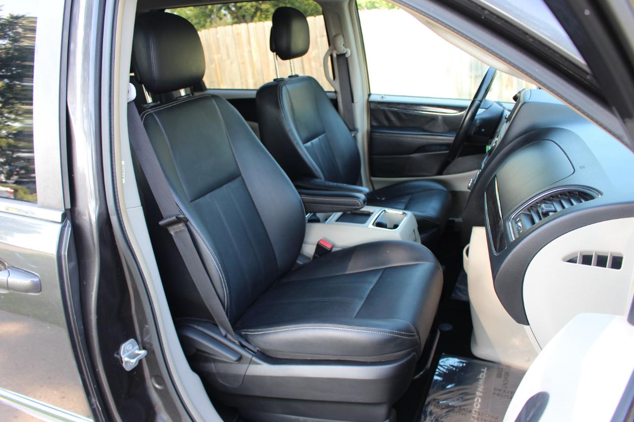 Chrysler Town & Country Touring 2016