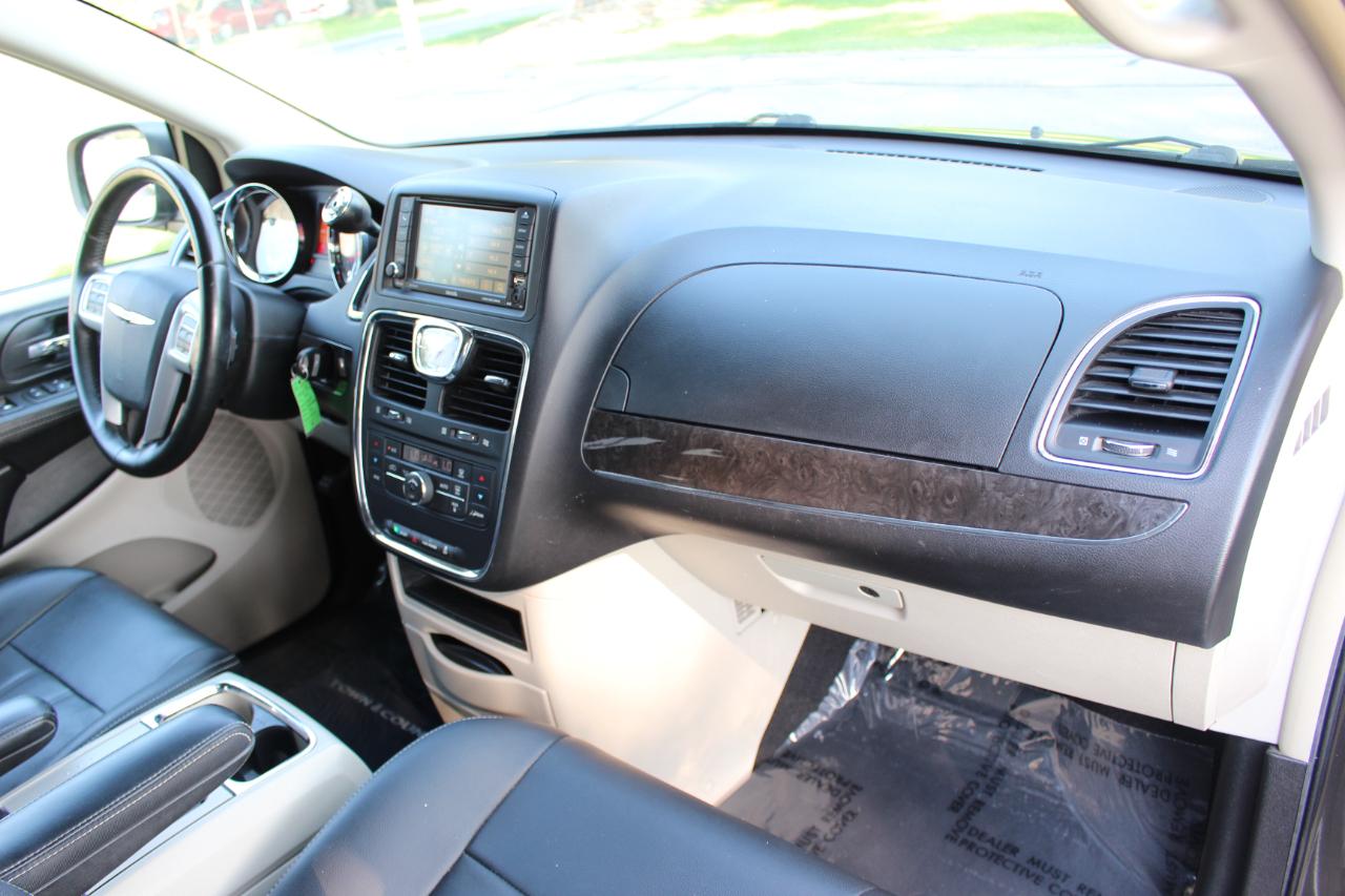 Chrysler Town & Country Touring 2016