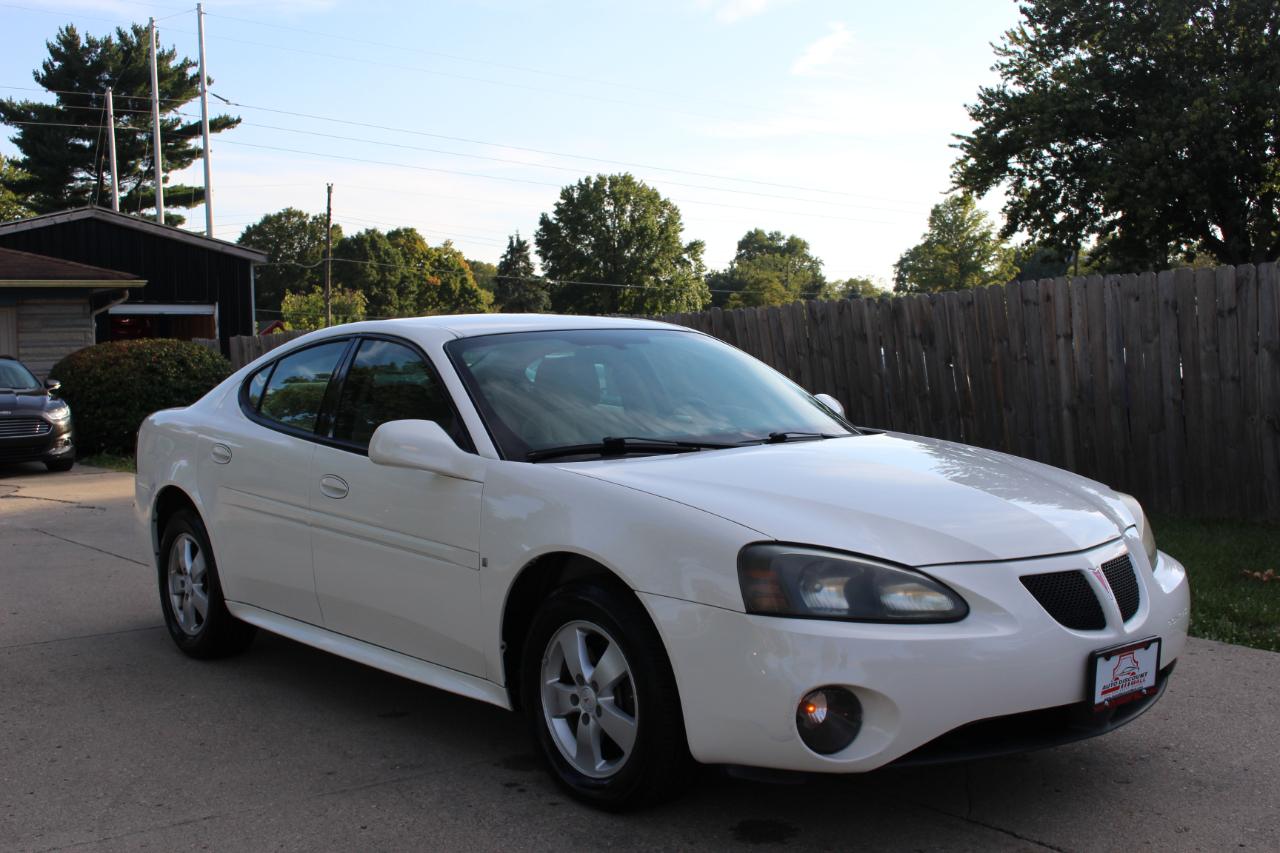 Pontiac Grand Prix Sedan 2008
