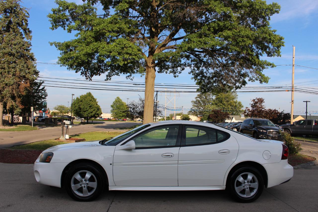 Pontiac Grand Prix Sedan 2008
