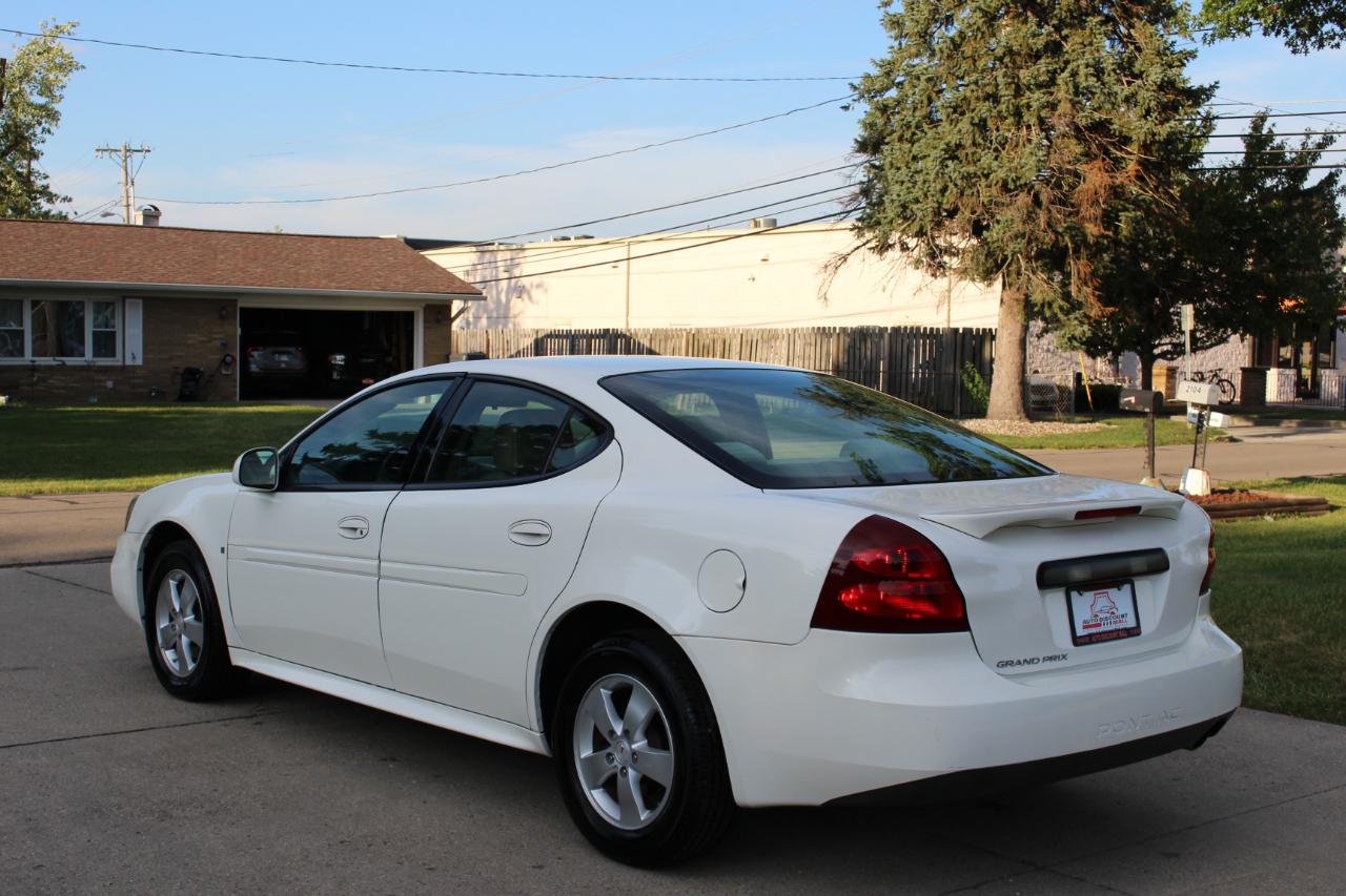 Pontiac Grand Prix Sedan 2008