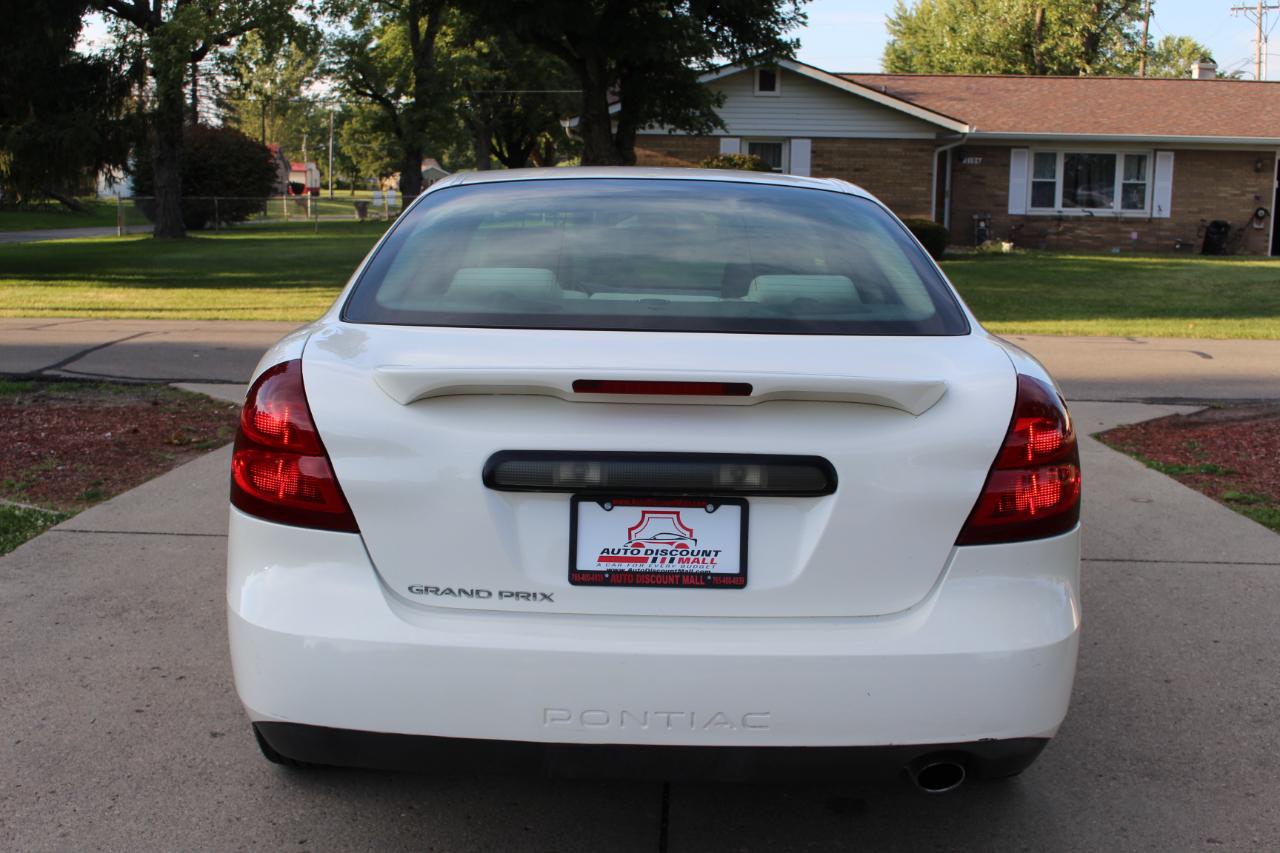 Pontiac Grand Prix Sedan 2008
