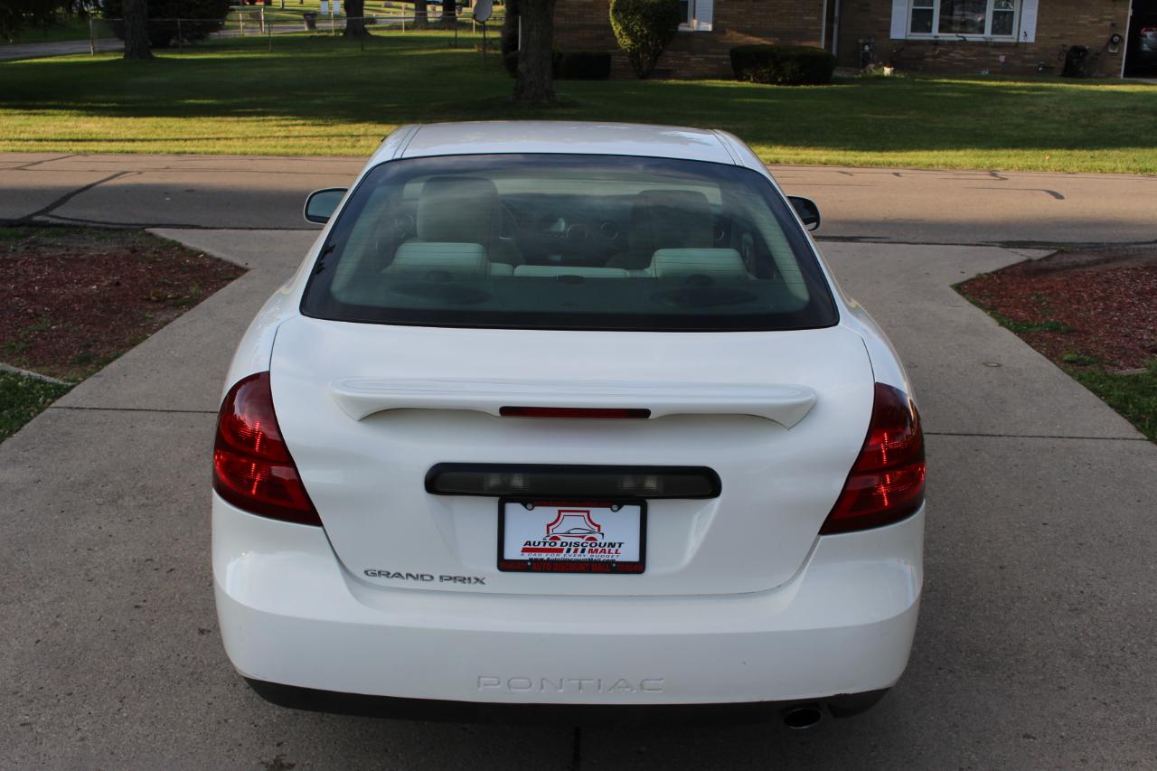 Pontiac Grand Prix Sedan 2008