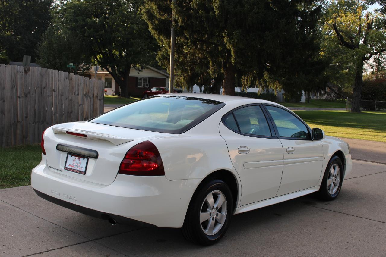 Pontiac Grand Prix Sedan 2008