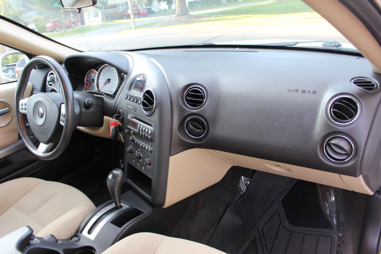 Pontiac Grand Prix Sedan 2008