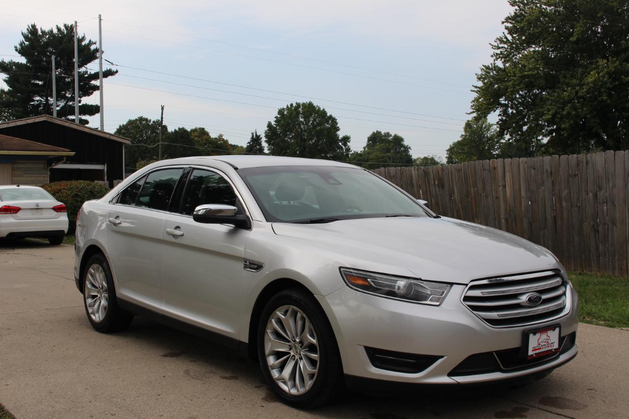 Ford Taurus Limited FWD 2019