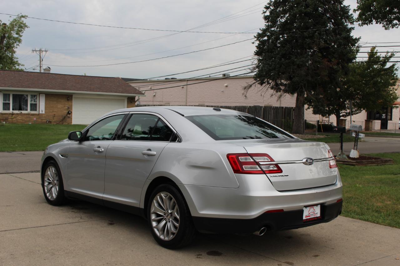 Ford Taurus Limited FWD 2019