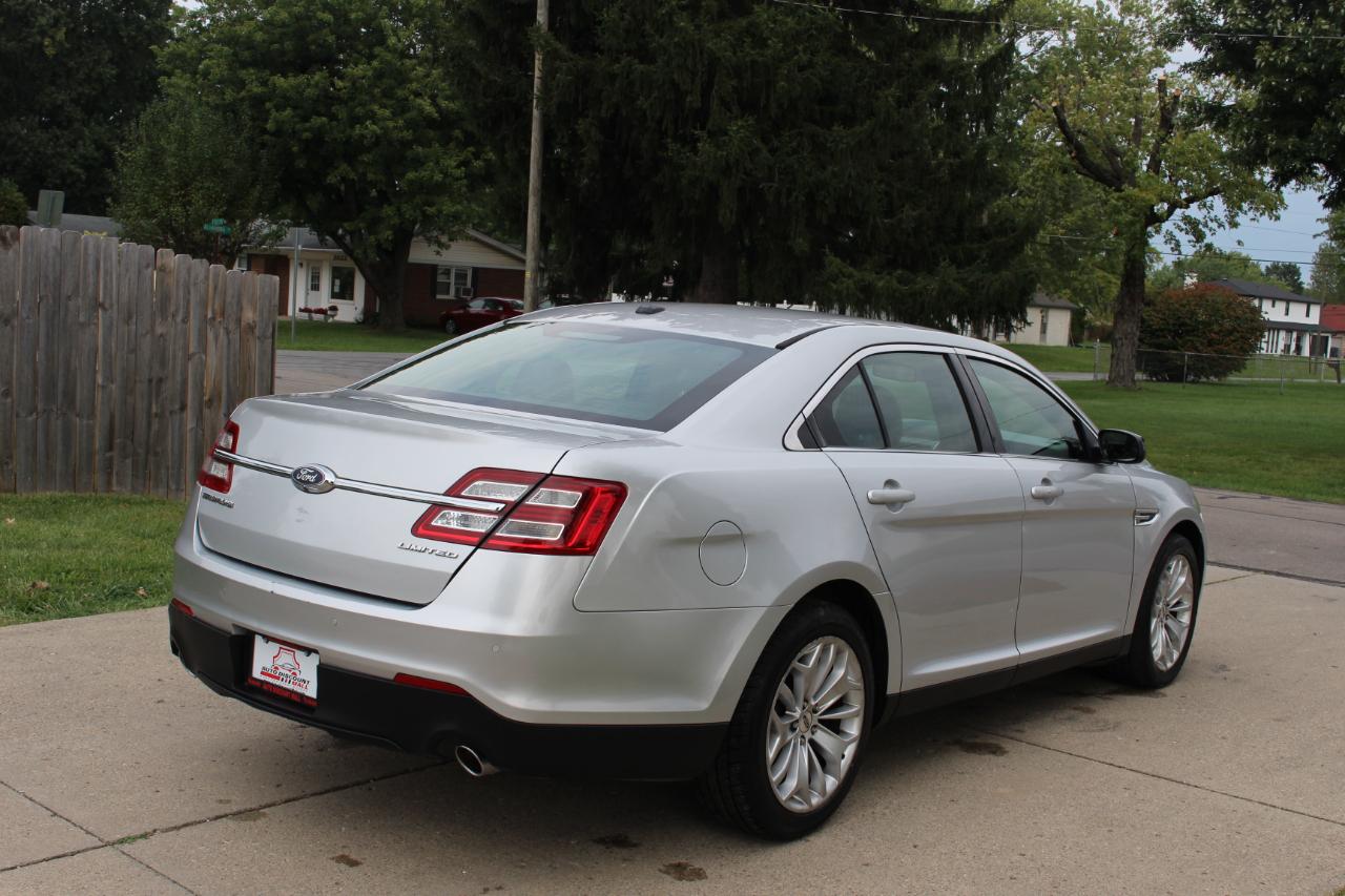 Ford Taurus Limited FWD 2019