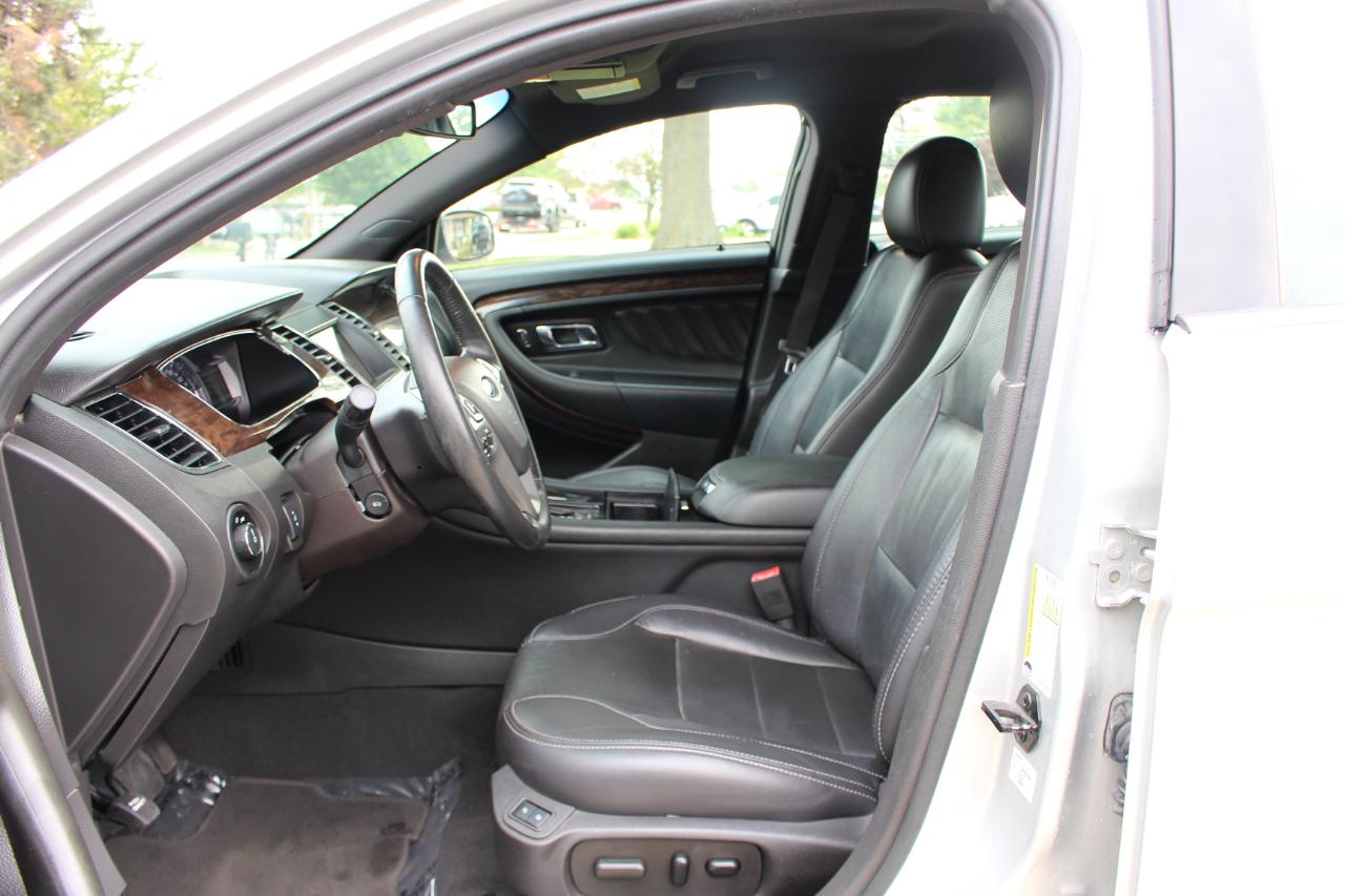 Ford Taurus Limited FWD 2019