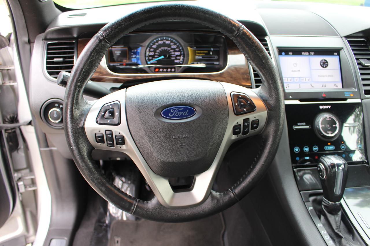Ford Taurus Limited FWD 2019