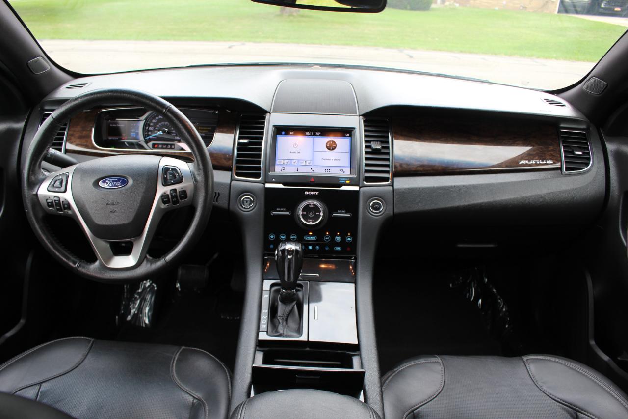 Ford Taurus Limited FWD 2019