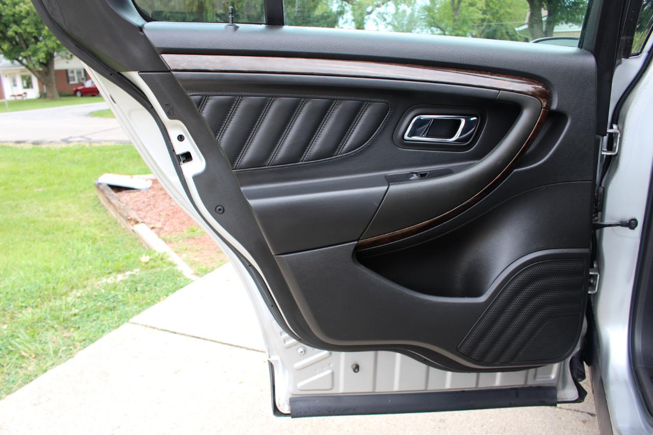 Ford Taurus Limited FWD 2019