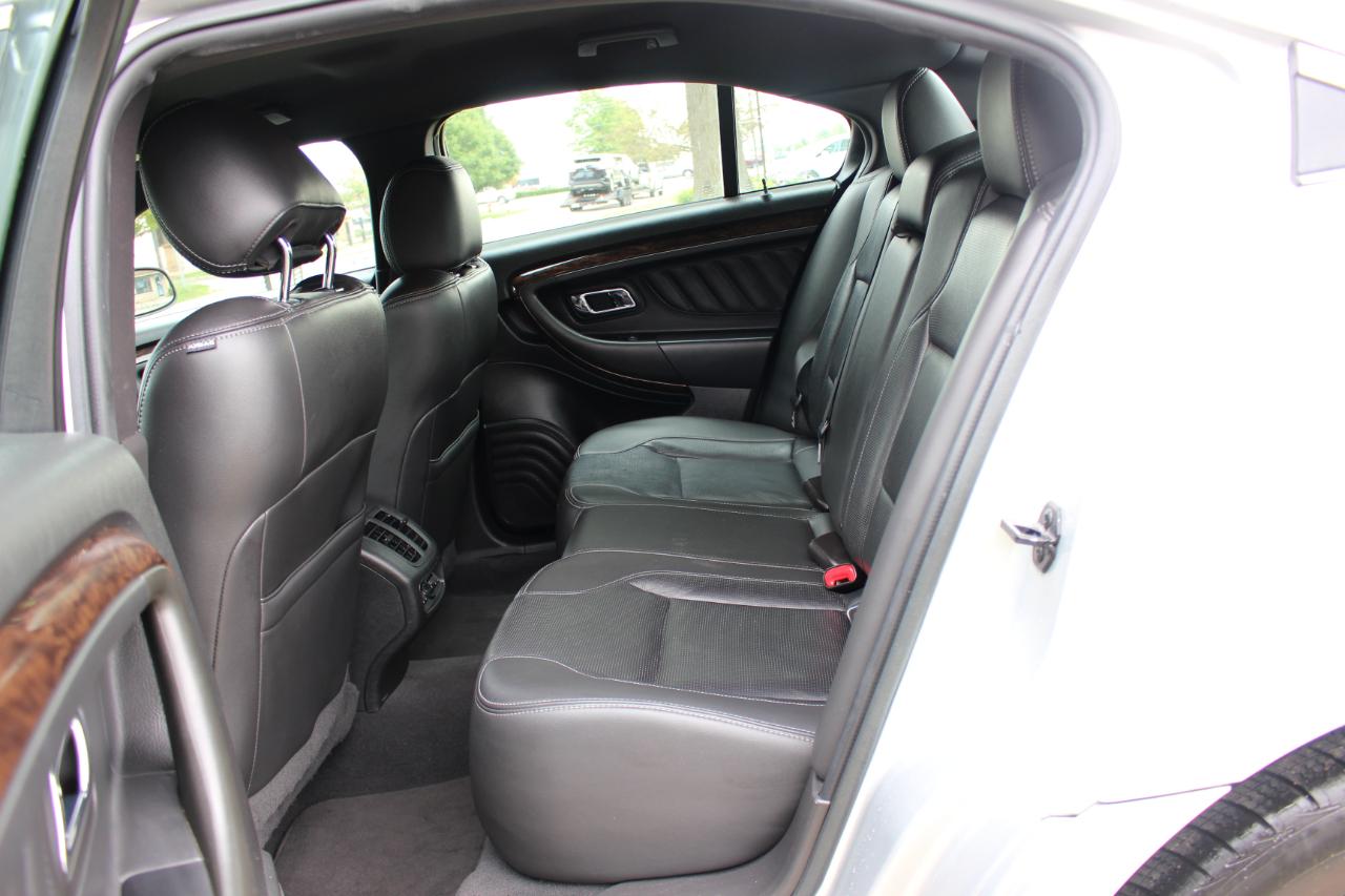 Ford Taurus Limited FWD 2019