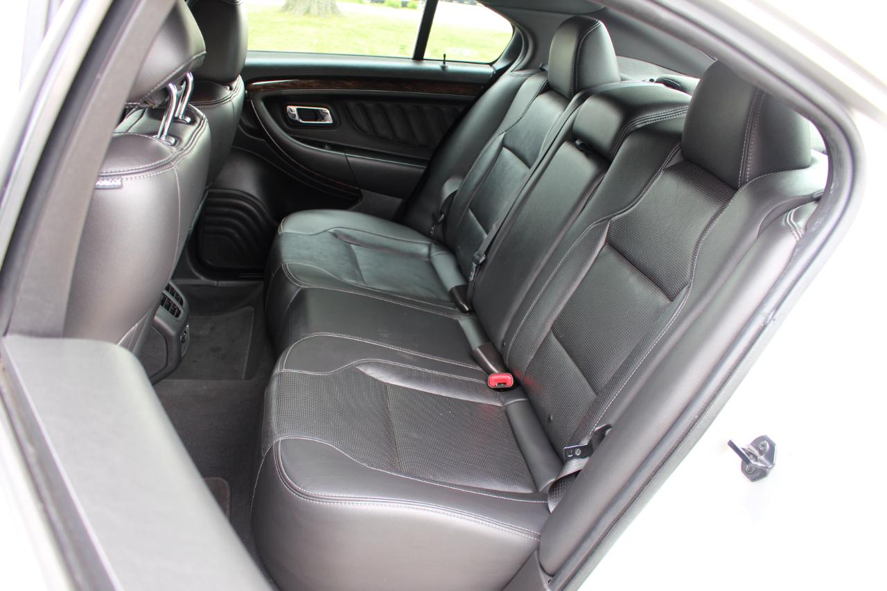 Ford Taurus Limited FWD 2019