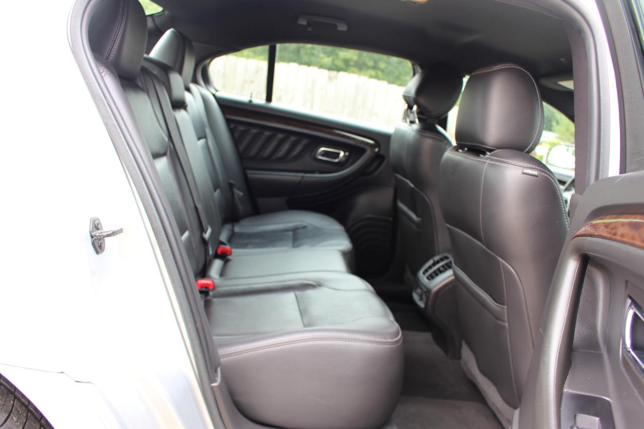 Ford Taurus Limited FWD 2019