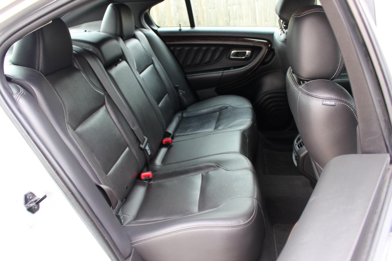 Ford Taurus Limited FWD 2019