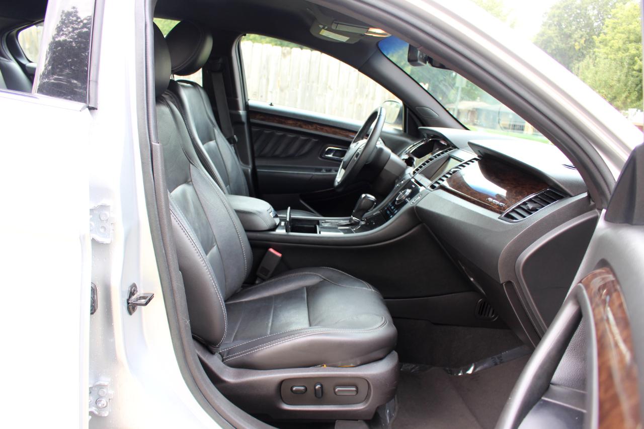 Ford Taurus Limited FWD 2019