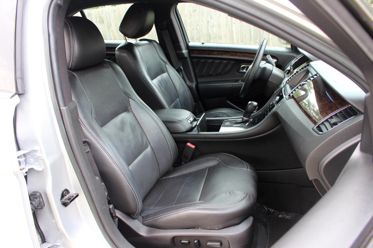 Ford Taurus Limited FWD 2019